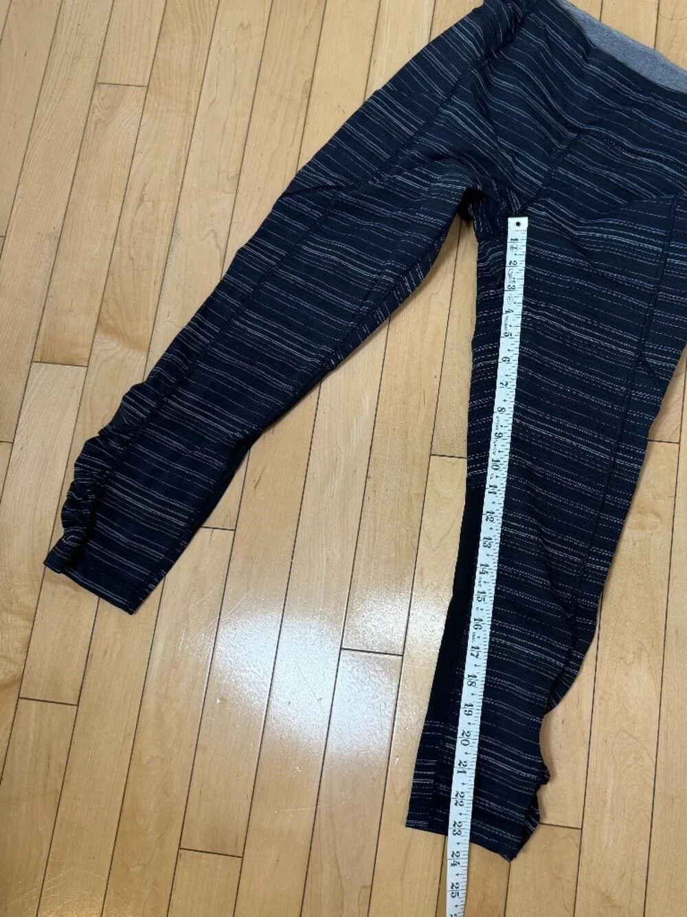 Lululemon Pace Rival Crop leggings in the Cyber Stripe Naval Blue Black Size 8